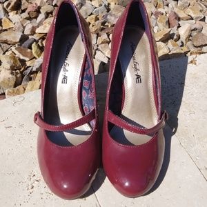 Womans American Eagle pumps